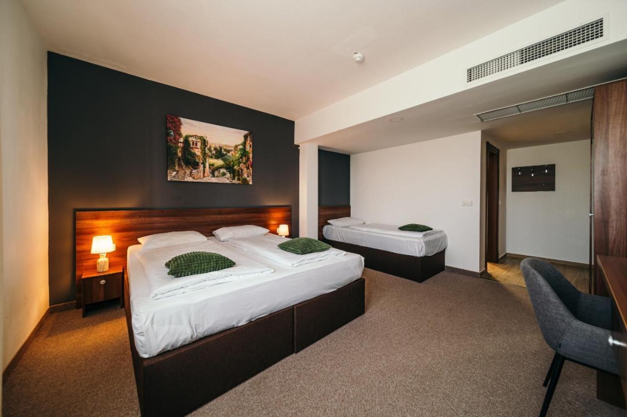 Hotel Rk Ghimbav Dış mekan fotoğraf
